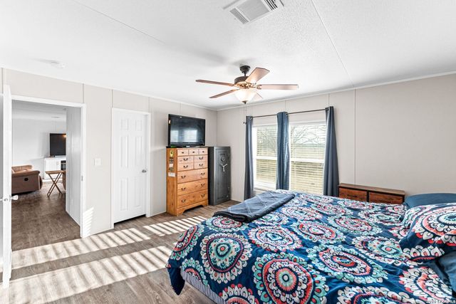 2217 CR 414, Mccoy, TX 78113