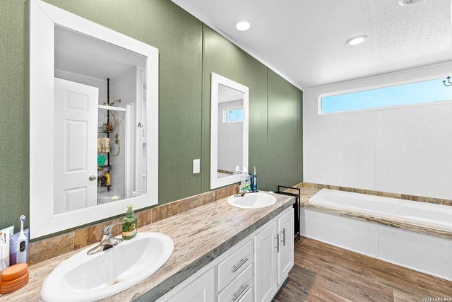 2217 CR 414, Mccoy, TX 78113