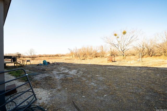 2217 CR 414, Mccoy, TX 78113