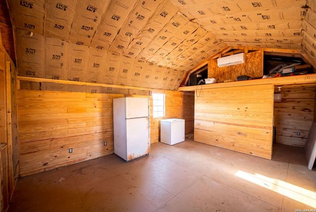 2217 CR 414, Mccoy, TX 78113