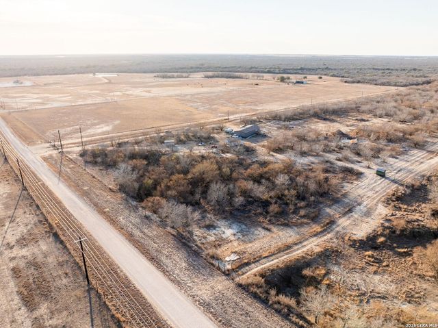 2217 CR 414, Mccoy, TX 78113