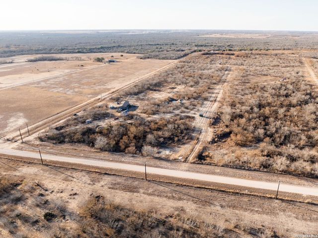 2217 CR 414, Mccoy, TX 78113