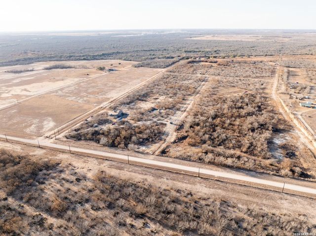 2217 CR 414, Mccoy, TX 78113