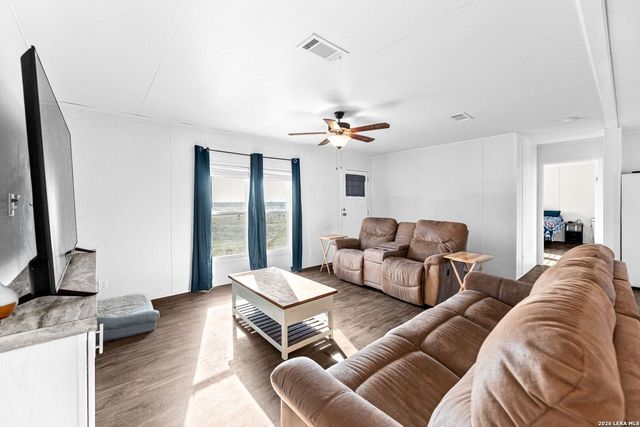 2217 CR 414, Mccoy, TX 78113