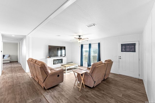 2217 CR 414, Mccoy, TX 78113