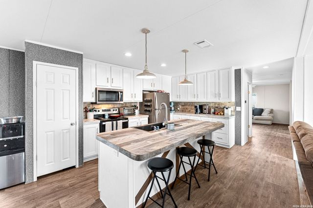 2217 CR 414, Mccoy, TX 78113