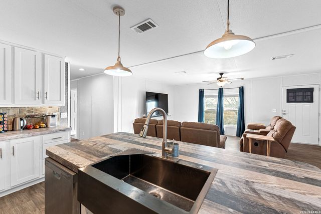 2217 CR 414, Mccoy, TX 78113