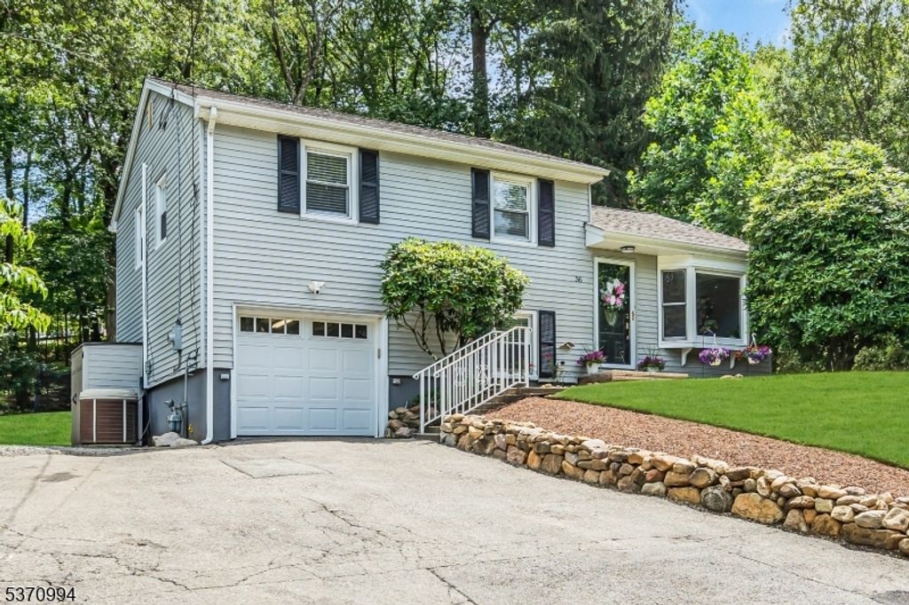 36 Warren Trl, Denville Twp., NJ 07834
