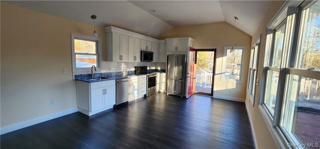 11 Curry Road, Mahopac, NY 10541