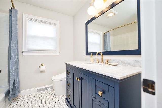 30 Lucy St, Dartmouth, MA 02748