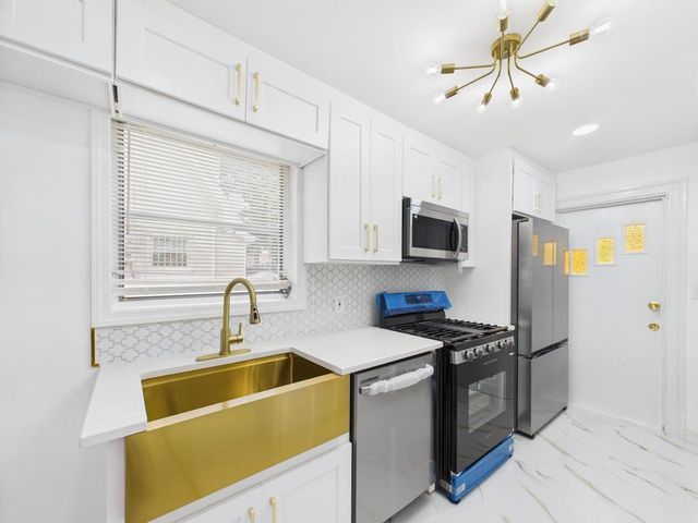 194-34 115th Road, Saint Albans, NY 11412