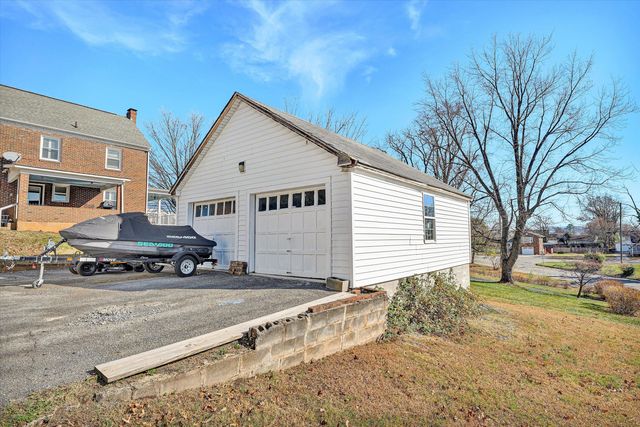 938 Roanoke BLVD, Salem, VA 24153