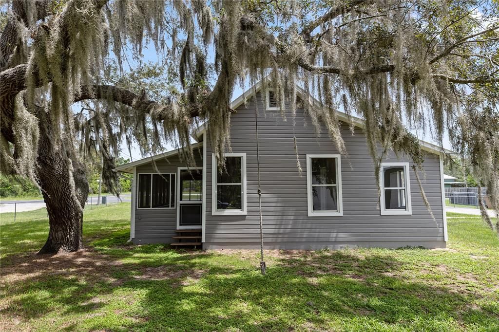 19402 E 5TH STREET, Umatilla, FL 32784