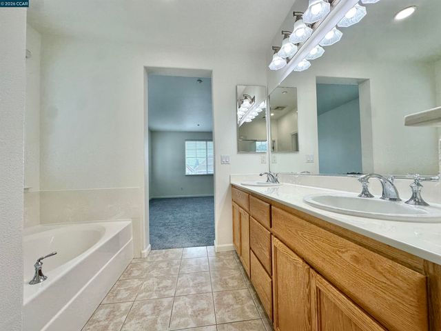 5024 Escalon Cir, Richmond, CA 94803