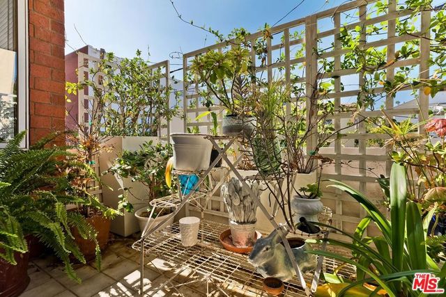 121 N Almont Drive 205, Beverly Hills, CA 90211