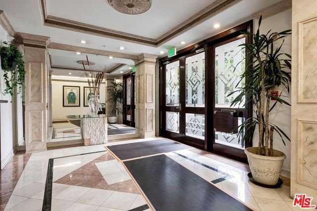 121 N Almont Drive 205, Beverly Hills, CA 90211