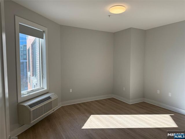 2150 N Central Road 311, Fort Lee, NJ 07024