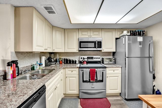 5570 NW 44th Street 305a, Lauderhill, FL 33319