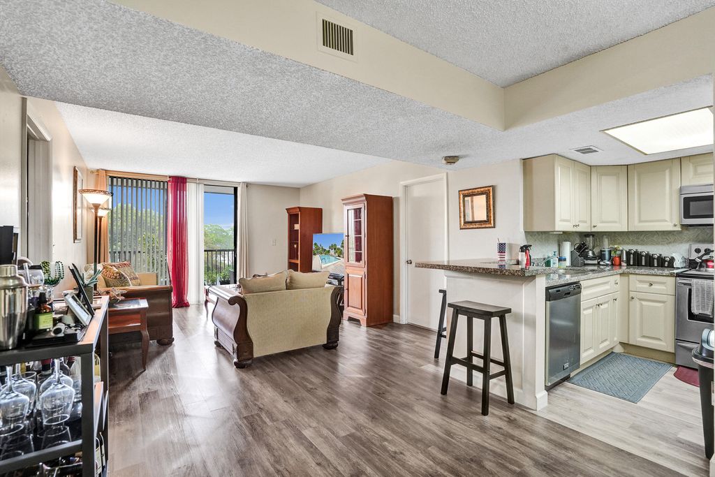 5570 NW 44th Street 305a, Lauderhill, FL 33319
