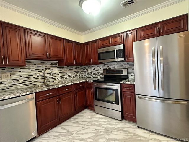 216 Springmeadow Drive K, Holbrook, NY 11741