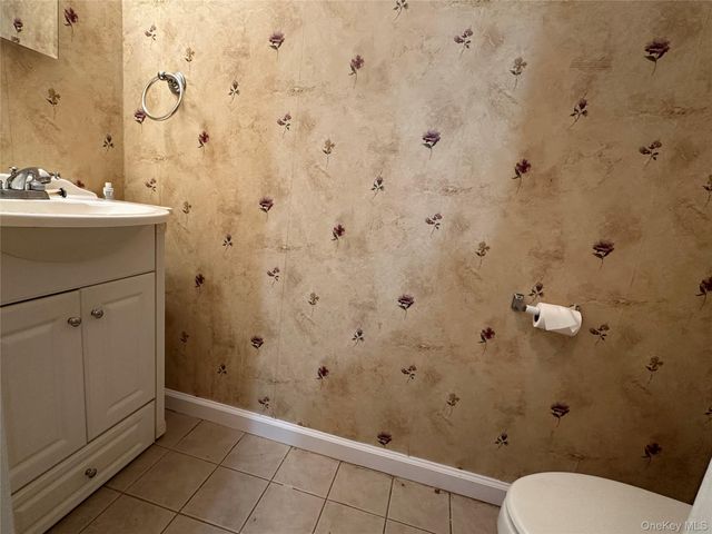 216 Springmeadow Drive K, Holbrook, NY 11741