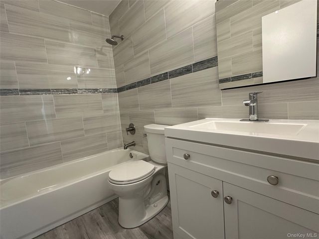 216 Springmeadow Drive K, Holbrook, NY 11741