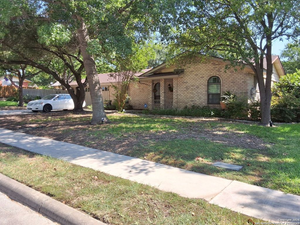 507 Amistad, Universal City, TX 78148