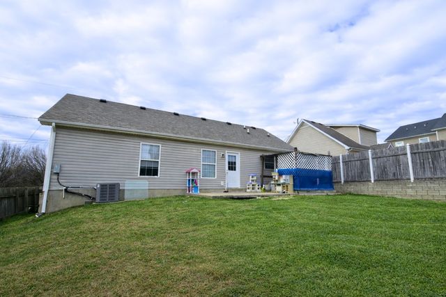 139 Dreville Dr, La Vergne, TN 37086