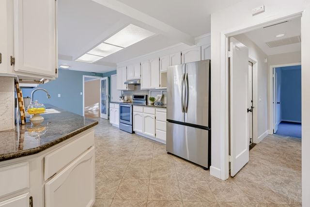 361 Ross Way, Sacramento, CA 95864
