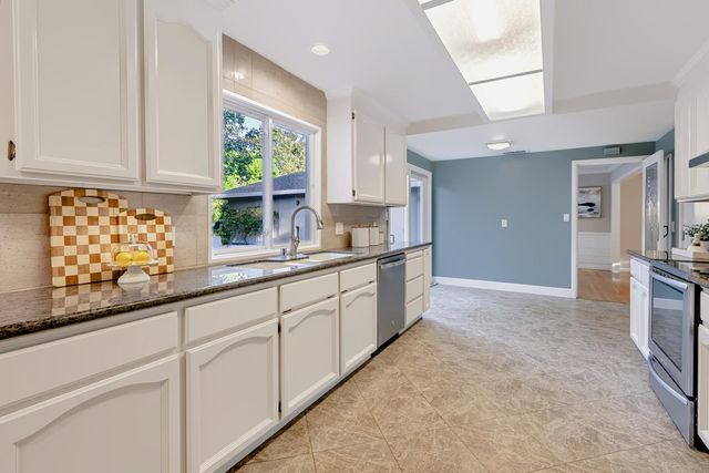 361 Ross Way, Sacramento, CA 95864