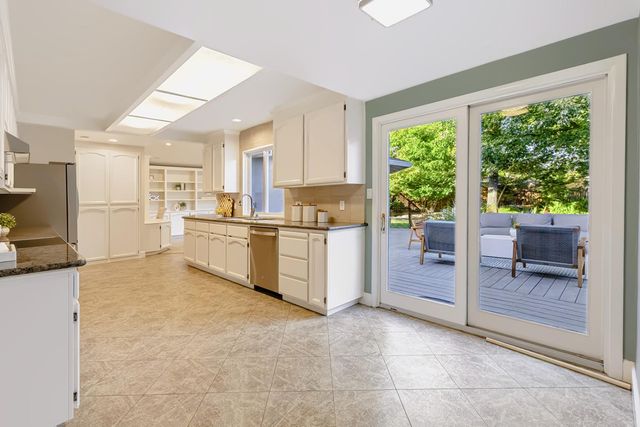 361 Ross Way, Sacramento, CA 95864