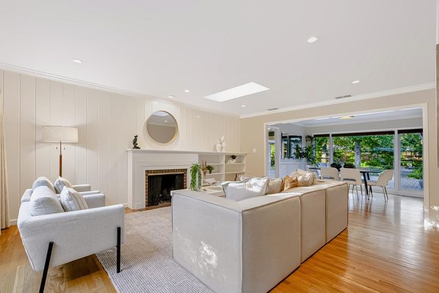 361 Ross Way, Sacramento, CA 95864