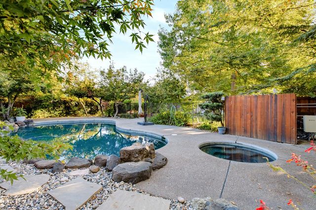 361 Ross Way, Sacramento, CA 95864