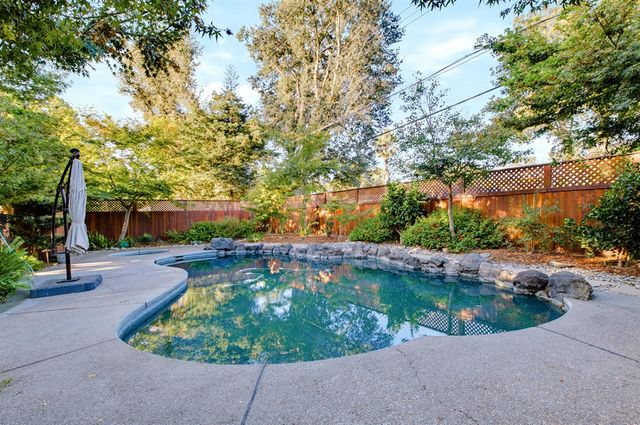 361 Ross Way, Sacramento, CA 95864