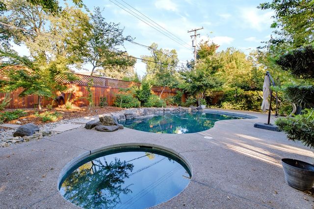 361 Ross Way, Sacramento, CA 95864