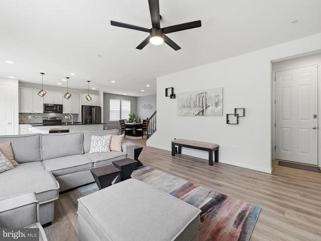 12423 GEMSTONE DR, Hagerstown, MD 21740