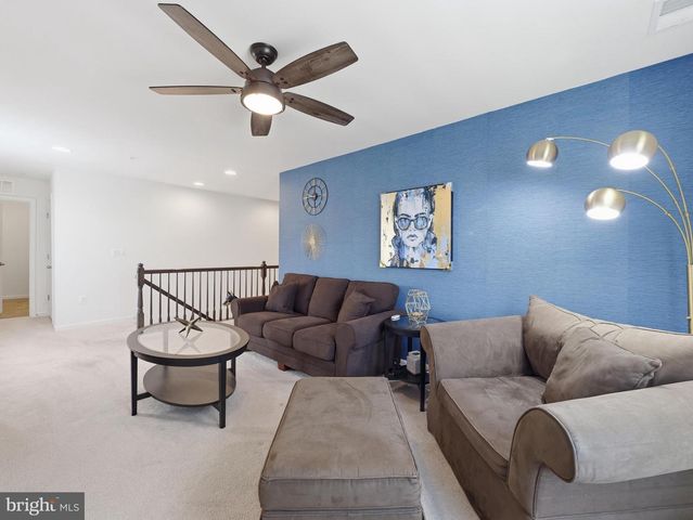 12423 GEMSTONE DR, Hagerstown, MD 21740