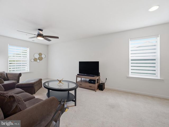 12423 GEMSTONE DR, Hagerstown, MD 21740