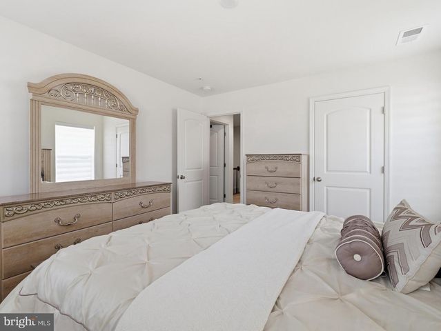12423 GEMSTONE DR, Hagerstown, MD 21740