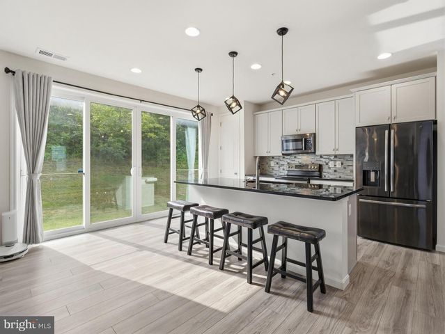 12423 GEMSTONE DR, Hagerstown, MD 21740