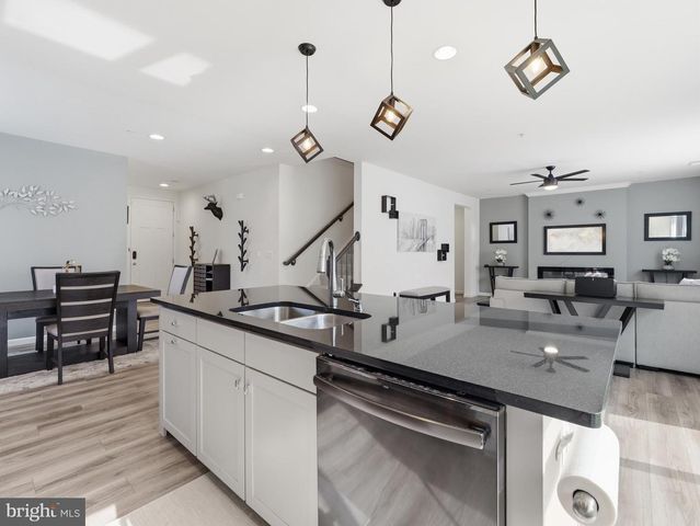 12423 GEMSTONE DR, Hagerstown, MD 21740