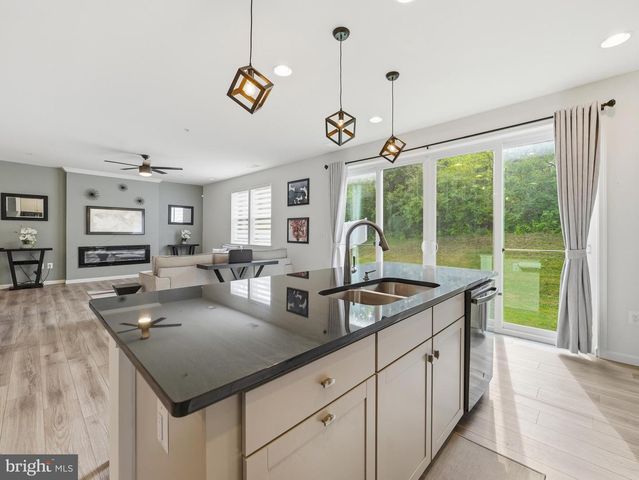12423 GEMSTONE DR, Hagerstown, MD 21740