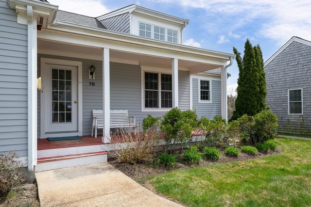 7 Schooner Ln B, Mashpee, MA 02649