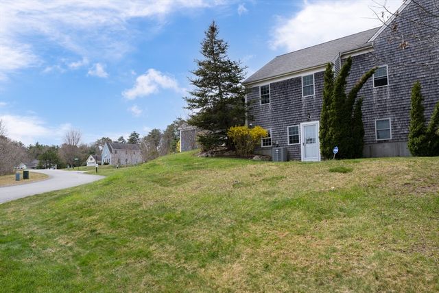 7 Schooner Ln B, Mashpee, MA 02649