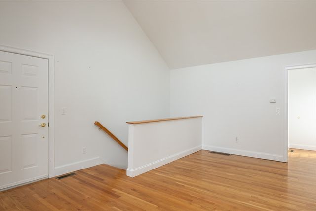 7 Schooner Ln B, Mashpee, MA 02649