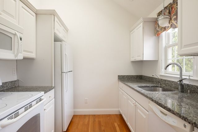 7 Schooner Ln B, Mashpee, MA 02649