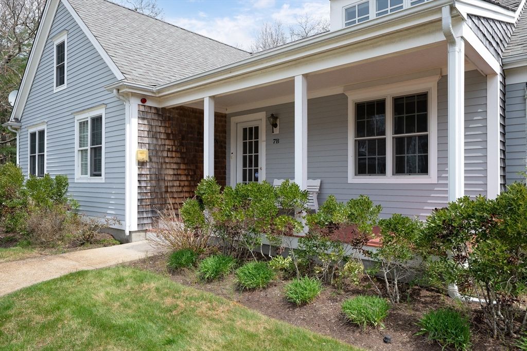 7 Schooner Ln B, Mashpee, MA 02649