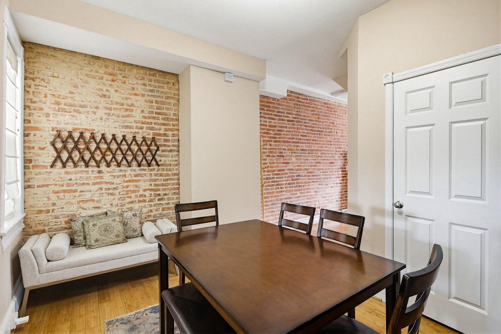 Image 11 of property listing at 3116 E BALTIMORE ST E, Baltimore, MD 21224
