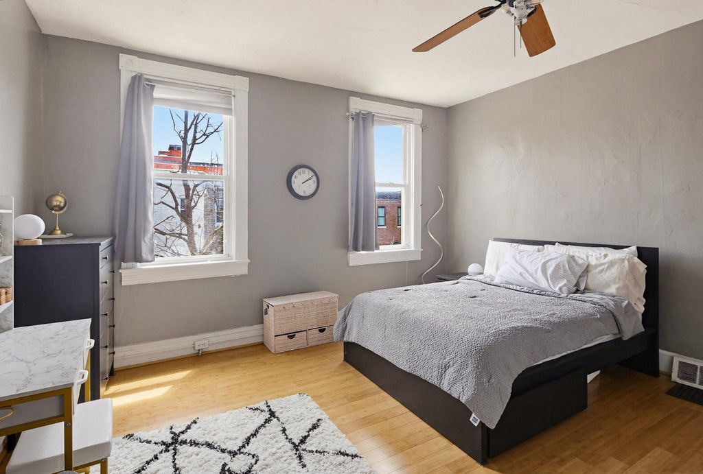 Image 23 of property listing at 3116 E BALTIMORE ST E, Baltimore, MD 21224