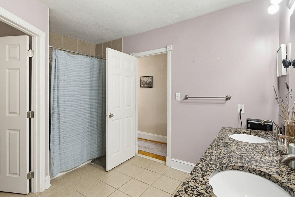 Image 30 of property listing at 3116 E BALTIMORE ST E, Baltimore, MD 21224
